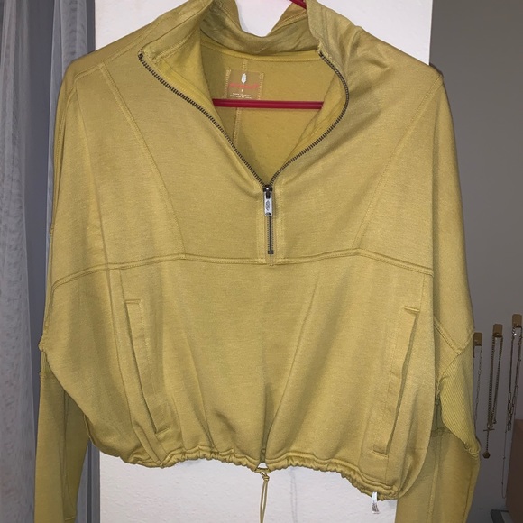 Free People Tops - Free People Movement size S light crop sweater